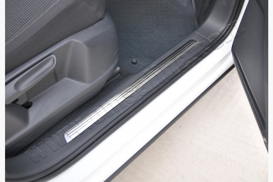 Volkswagen Tiguan 2016–2023 Nerezové vnútorné lišty prahov OmsaLine Image