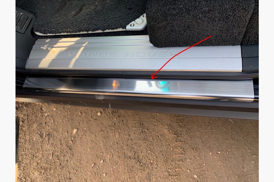 Range Rover III L322 2002–2012 Nerezové kryty prahov Carmos (4 ks) Image