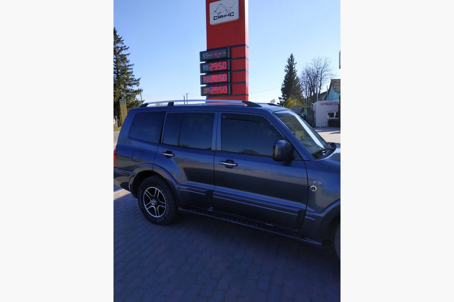 Mitsubishi Pajero Wagon IV 2006–2021 Strešné pozdĺžne nosiče (relingy) chróm, turecký dizajn (2 ks) Image