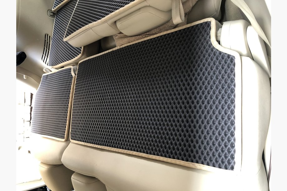 Nissan Armada 2016–2024 Rohož na hornú časť zadných sedadiel (EVA, čierna) Image
