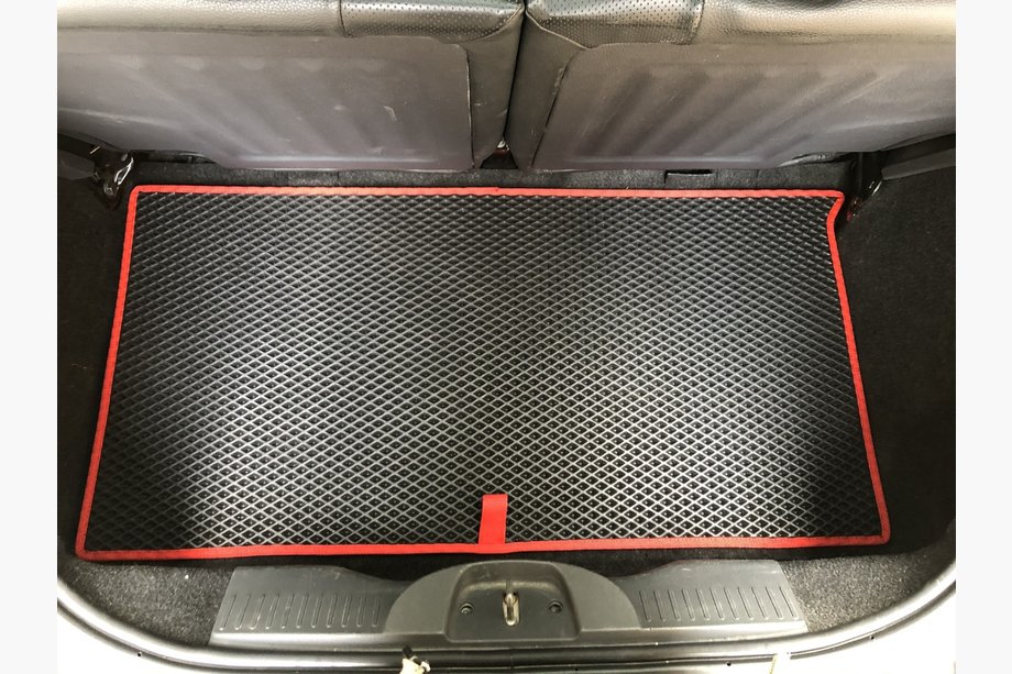 Fiat 500/500L 2013–2022 EVA rohož do kufra (pre 500, Európa, čierna) Image