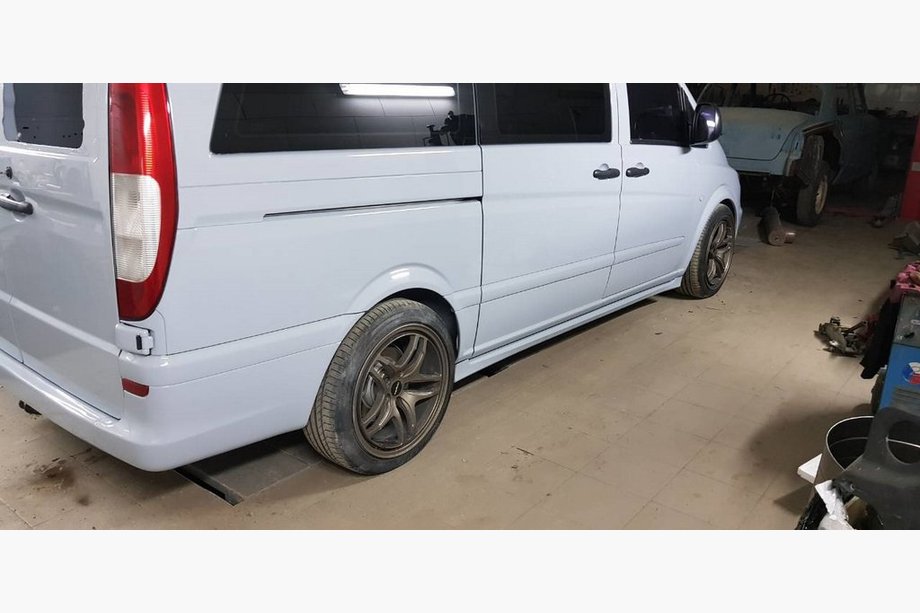 Mercedes Vito W639 2004–2014 Bočné prahy Exclusive (2 ks, na lakovanie) Krátky/stredný rázvor Image