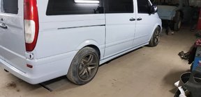 Mercedes Vito W639 2004–2014 Bočné prahy Exclusive (2 ks, na lakovanie) Krátky/stredný rázvor fotografia 1