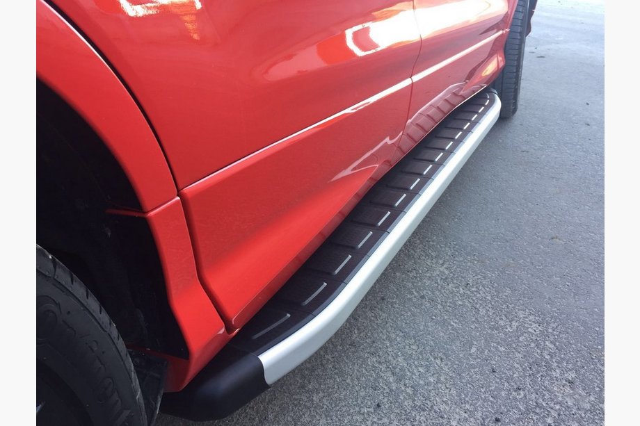 Skoda Karoq 2018– Bočné nášľapy Fullmond (2 ks, hliník) Image
