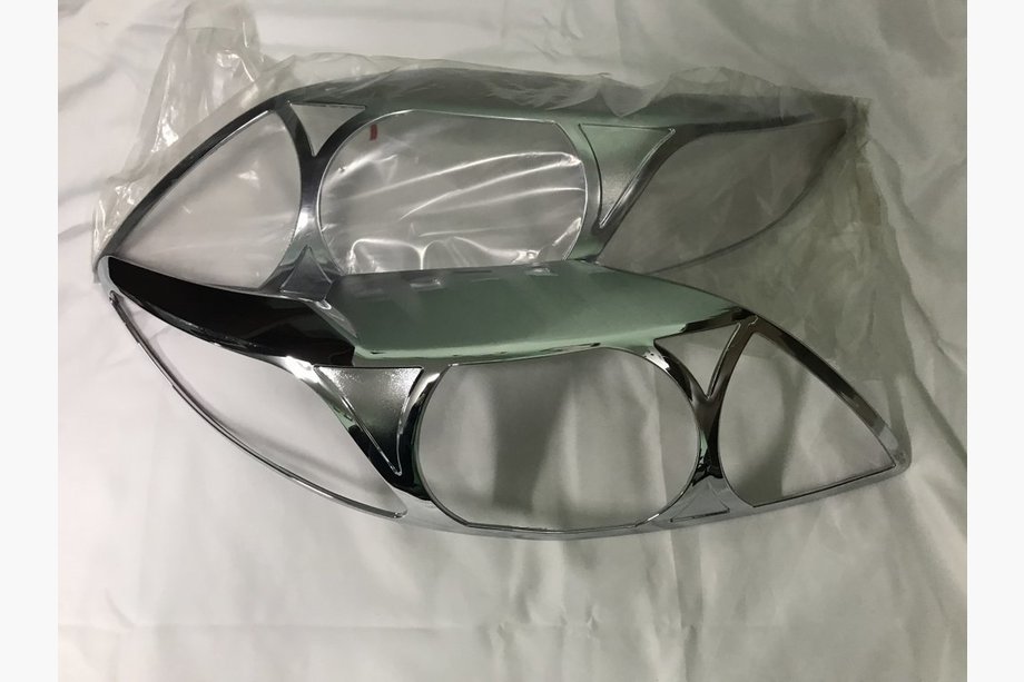 Toyota Corolla 2007–2013 Chrómové kryty predných svetlometov (2 ks, plast) Image
