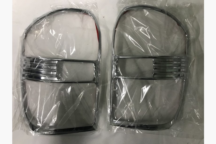 Toyota Rav 4 2001–2005 Kryty zadných svetiel 2001-2003 (2 ks, plast) Image