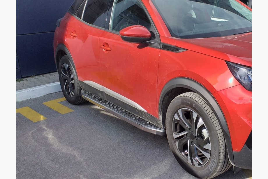Peugeot 2008 2019– Dverné lišty (4 ks, nerez) Image