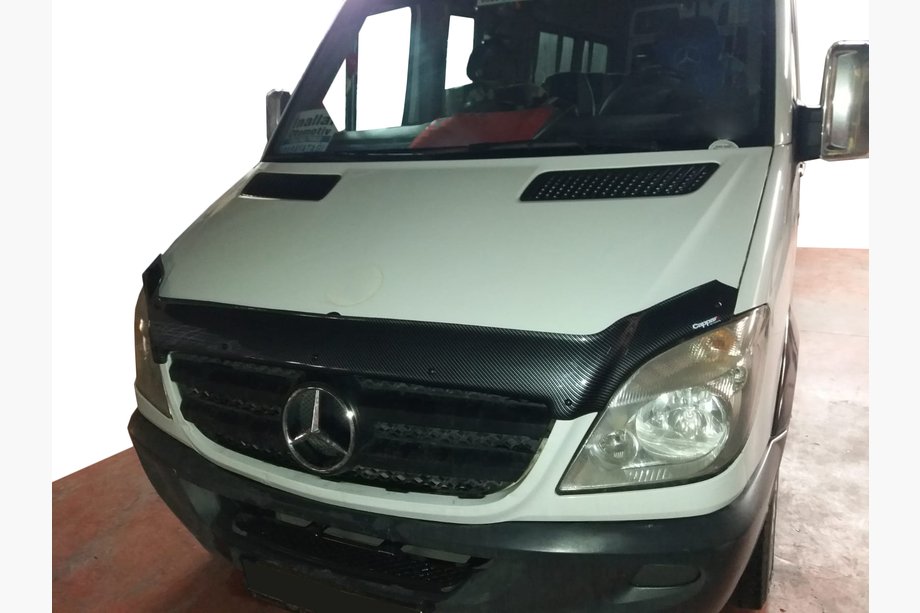 Mercedes Sprinter W906 2006–2018 Deflektor na kapotu v karbónovom vzhľade 2006-2013 (EuroCap) Image