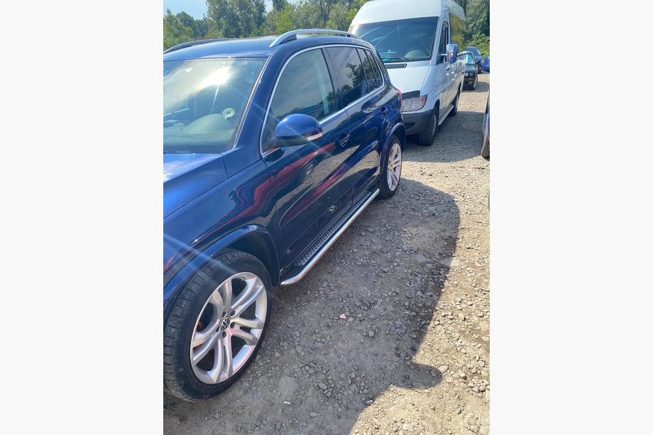 Volkswagen Tiguan 2007–2016 Bočné nášľapy Maydos V2 (2 ks, nerez) Image
