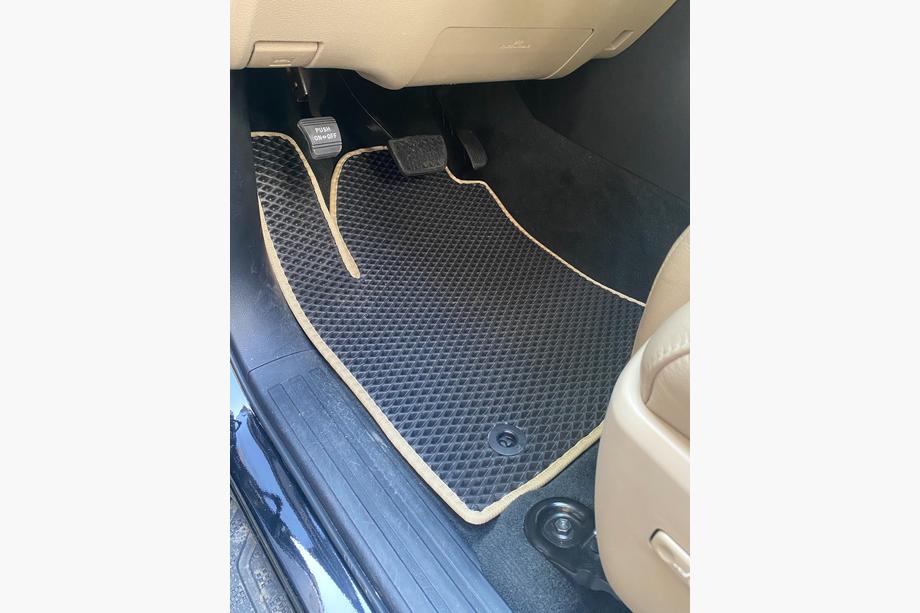 Toyota Sequoia 2007–2022 Polyuretánové koberce do interiéru, 3 rady (EVA, čierne) Stredný rad – priechod Image