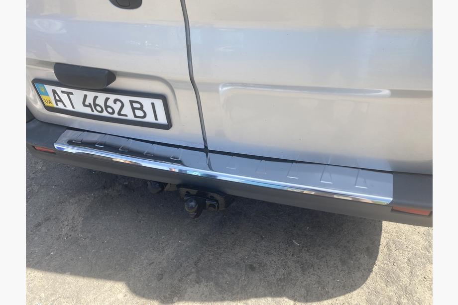 Nissan Primastar 2002–2014 Nerezová lišta na zadný nárazník s ohybom Carmos V1 Image