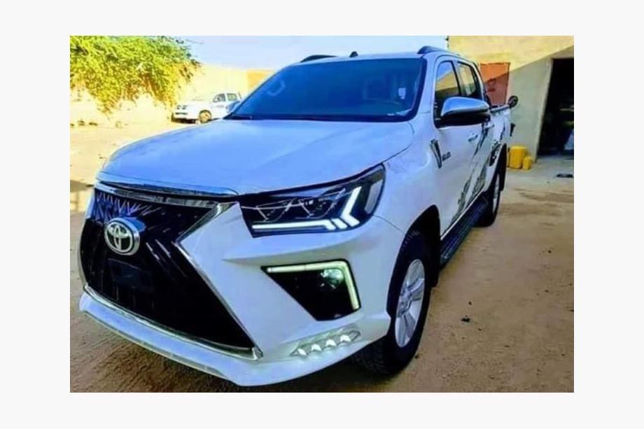 Toyota Hilux 2015– Predný nárazník Lexus-design V2 (pre 2015-2020) Image