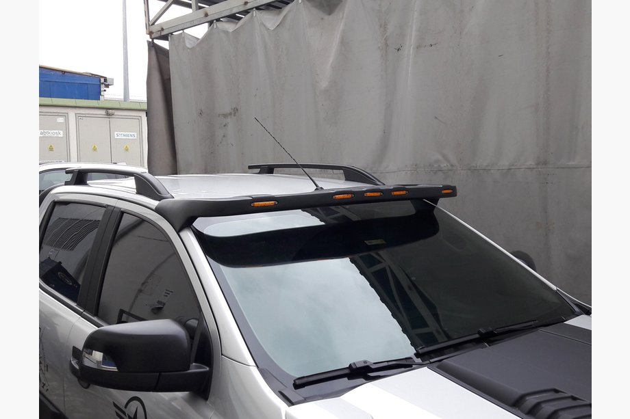 Volkswagen Amarok 2010–2022 Deflektor čelného skla (LED) Image