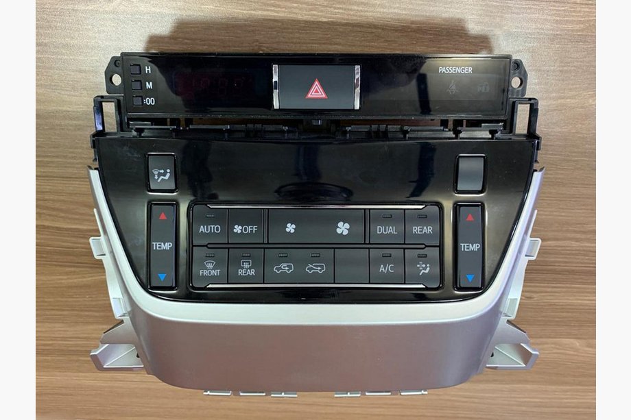 Toyota Land Cruiser 200 2007–2021 Ovládacia jednotka Clima 2015+ Image