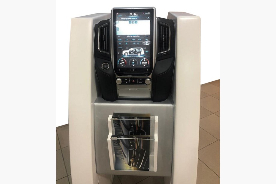 Toyota Land Cruiser 200 2007–2021 Multimediálne autorádio 2015+ (dizajn Tesla, 16 palcov) Image