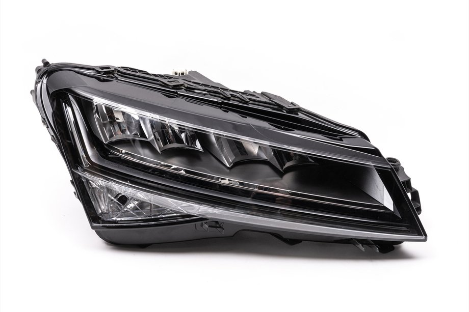 Skoda Superb 2015–2024 Predný LED svetlomet (pravý, originál, použitý) Image