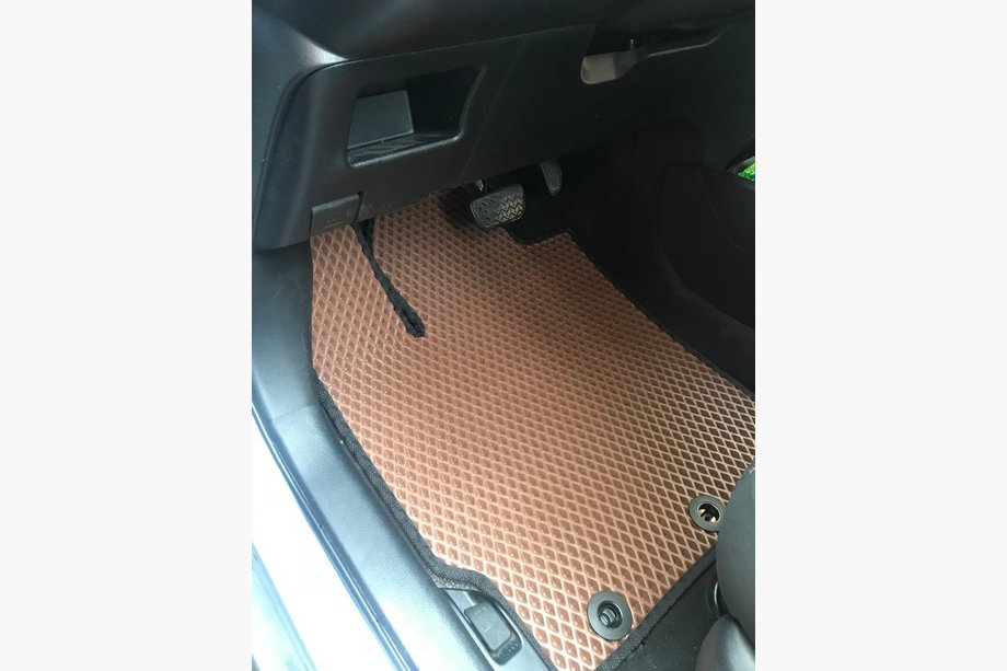 Toyota Yaris 2010–2020 EVA autorohože do interiéru – komplet (tehlové) Image