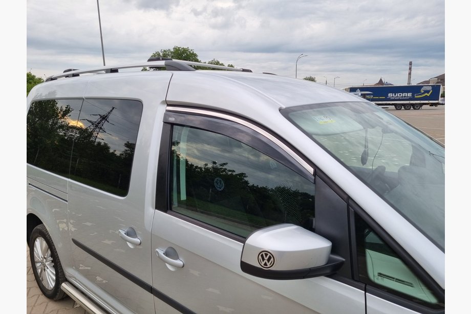 Volkswagen Caddy 2015–2020 Deflektory okien s chrómovou lištou (2 ks, Niken) Image