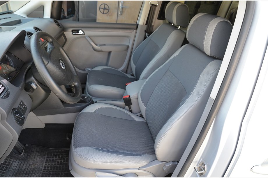 Volkswagen Caddy 2010–2015 Autopoťahy (koženka↗látka, Premium) Celý interiér (5 miest) Fotografia 6