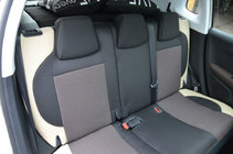 Opel Crossland X 2017–2024 Prémiové poťahy na autosedadlá fotografia 2