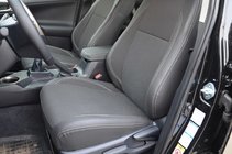 Toyota Rav 4 2013–2018 Autopoťahy (koženka↗látka, Premium) fotografia 2