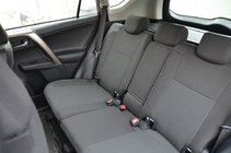 Toyota Rav 4 2013–2018 Autopoťahy (koženka↗látka, Premium) fotografia 3