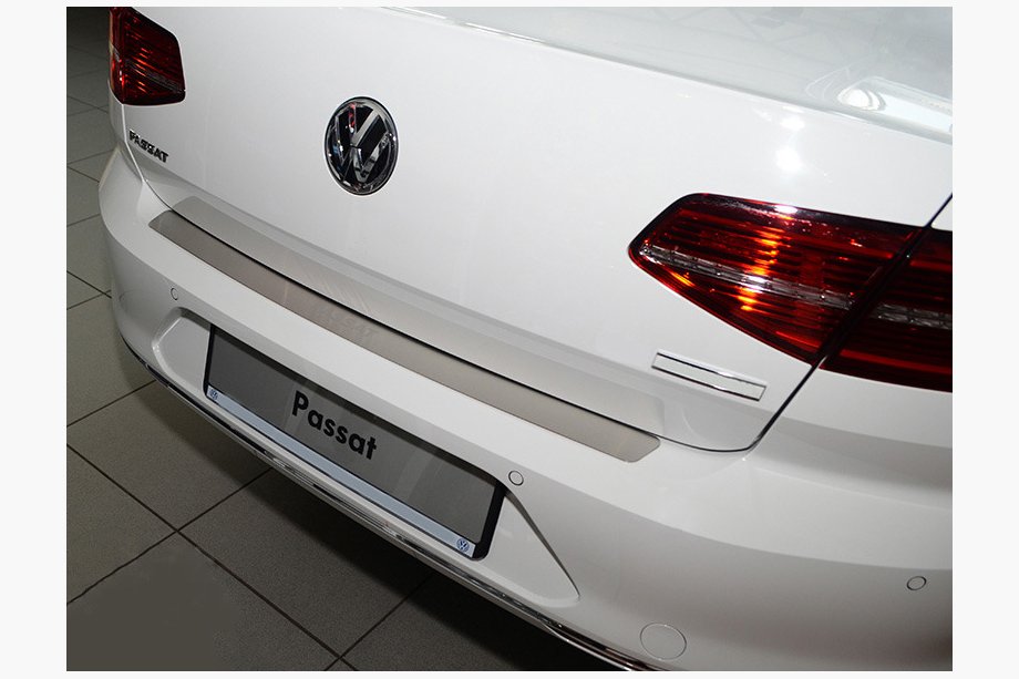 Volkswagen Passat B8 2015–2023 Nerezová lišta na zadný nárazník Nataniko Sedan Image