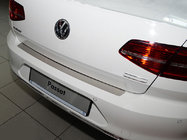 Volkswagen Passat B8 2015–2023 Nerezová lišta na zadný nárazník Nataniko Sedan fotografia 1