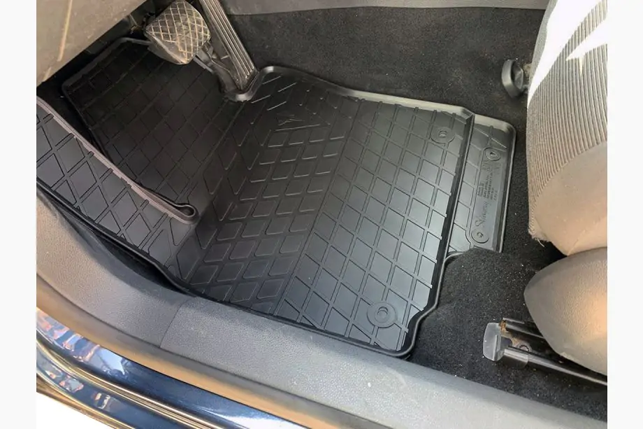 Volkswagen Golf 5 2003–2009 Gumové rohože do interiéru (4 ks, Stingray Premium) Image