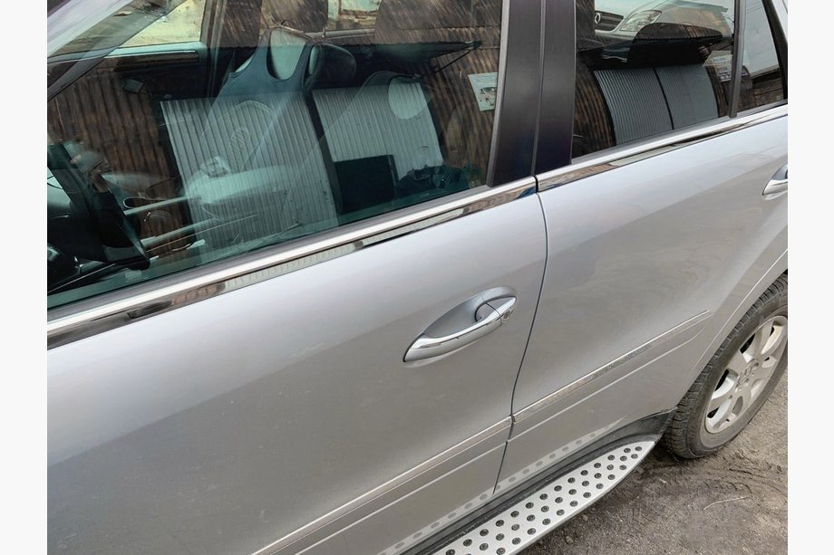 Mercedes ML W164 2005–2011 Vonkajšie nerezové lišty okien (4 ks) Carmos - turecká oceľ Image
