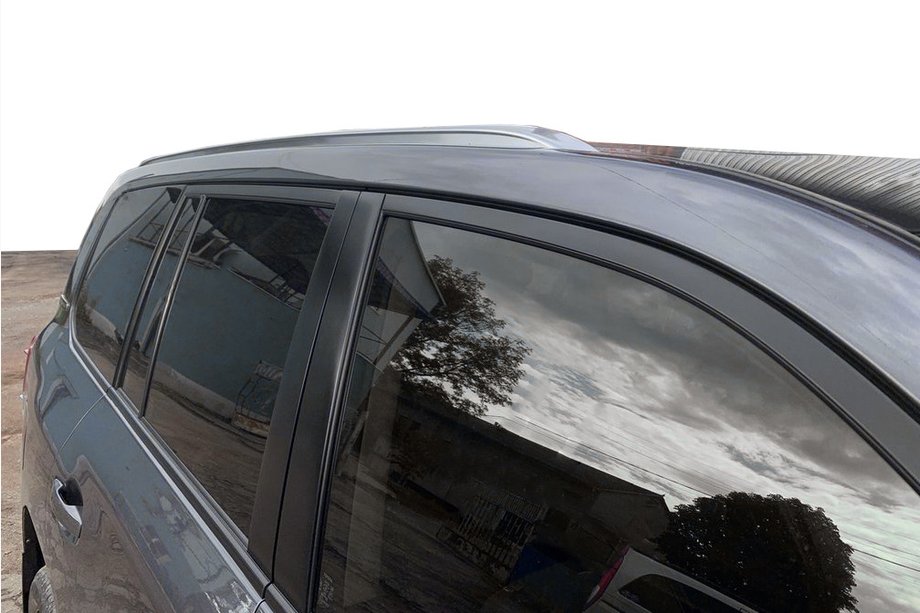 Toyota Land Cruiser 200 2007–2021 Sivé strešné lyžiny 2008-2015 (Lexus dizajn 2018, 2 ks) Image