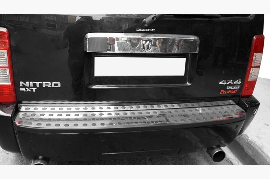 Dodge Nitro 2006–2011 Nerezová lišta na zadný nárazník Image