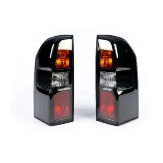 Zadné svetlá Dark Safari (2004-2008, 2 ks) Nissan Patrol Y61 1997–2011 fotografia 1