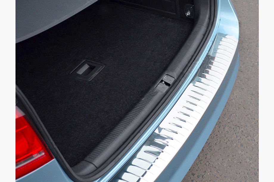Volkswagen Passat B7 2012–2015 Lišta na zadný nárazník OmsaLine, lesklá (SW, nerez) Image