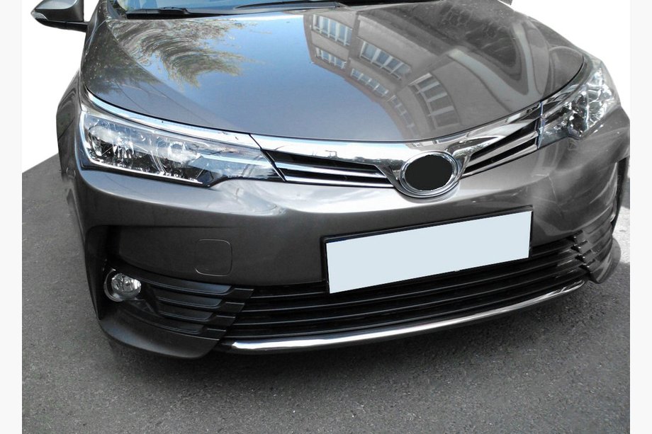 Toyota Corolla 2013–2019 Nerezová lišta na mriežku nárazníka (2017-2019, nerez) Image