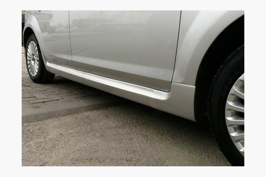 Ford Focus II 2005–2008 Bočné prahy Sedan (na lakovanie) Image