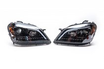 Mercedes ML W164 2005–2011 Predné svetlomety s LED prvkom (2005-2008, 2 ks, tmavé) fotografia 1