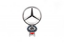 Mercedes trieda C W204 2007–2015 Emblém so zameriavacím krížom (s nápisom) fotografia 1