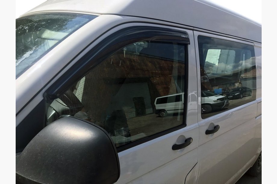Volkswagen T5 Transporter 2003–2010 Deflektory okien (2 ks, MyRacing) Fotografia 1