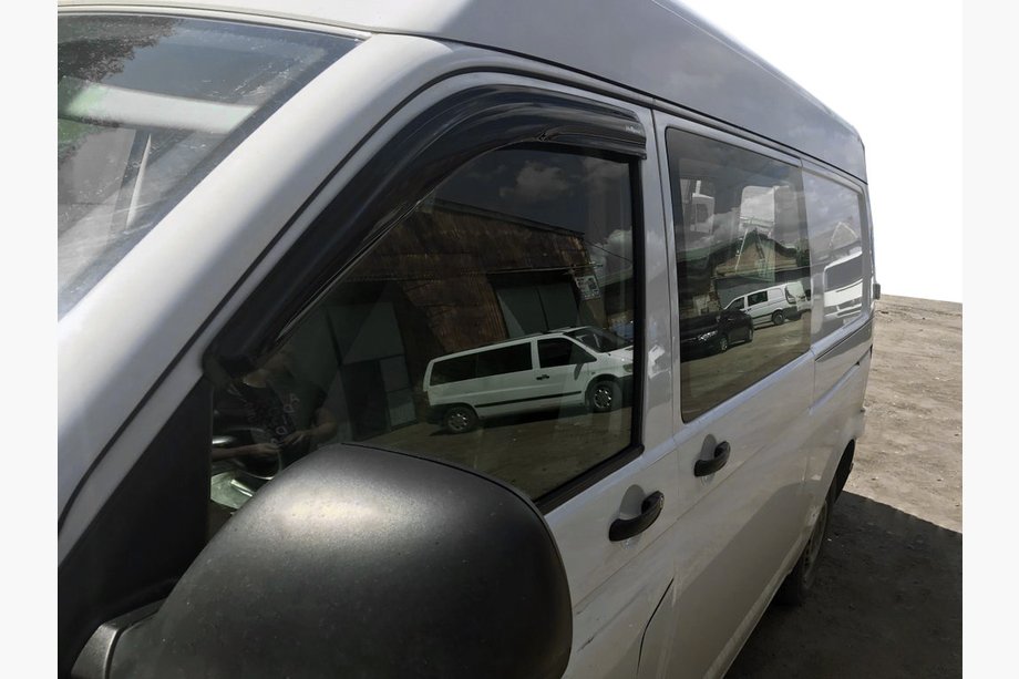 Volkswagen T5 Caravelle 2004–2010 Deflektory okien (2 ks, MyRacing) Image