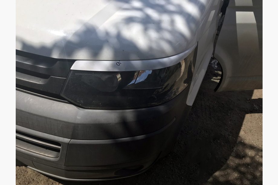 Volkswagen T5 2010–2015 Mračítka na svetlomety (2 ks, na lakovanie) Image