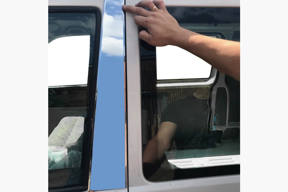 Volkswagen T5 Multivan 2003–2010 Výpredaj! Chrómové kryty stĺpikov (ľavá strana) Image