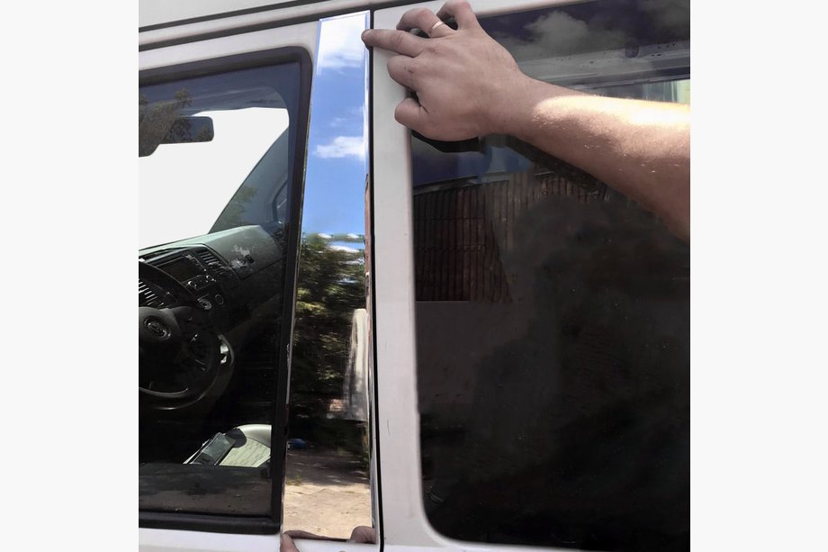 Volkswagen T5 2010–2015 Výpredaj! Chrómové kryty stĺpikov (ľavá strana) Image