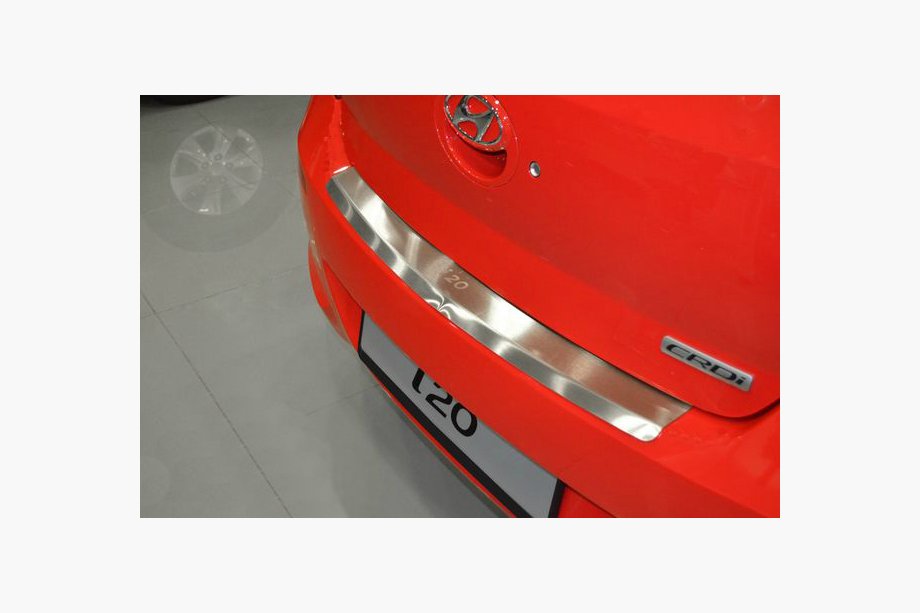 Hyundai I-20 2008–2012 Nerezová lišta na zadný nárazník s ohybom Nataniko (nerez) Image
