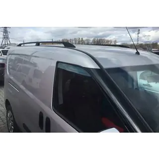 čierne strešné lyžiny