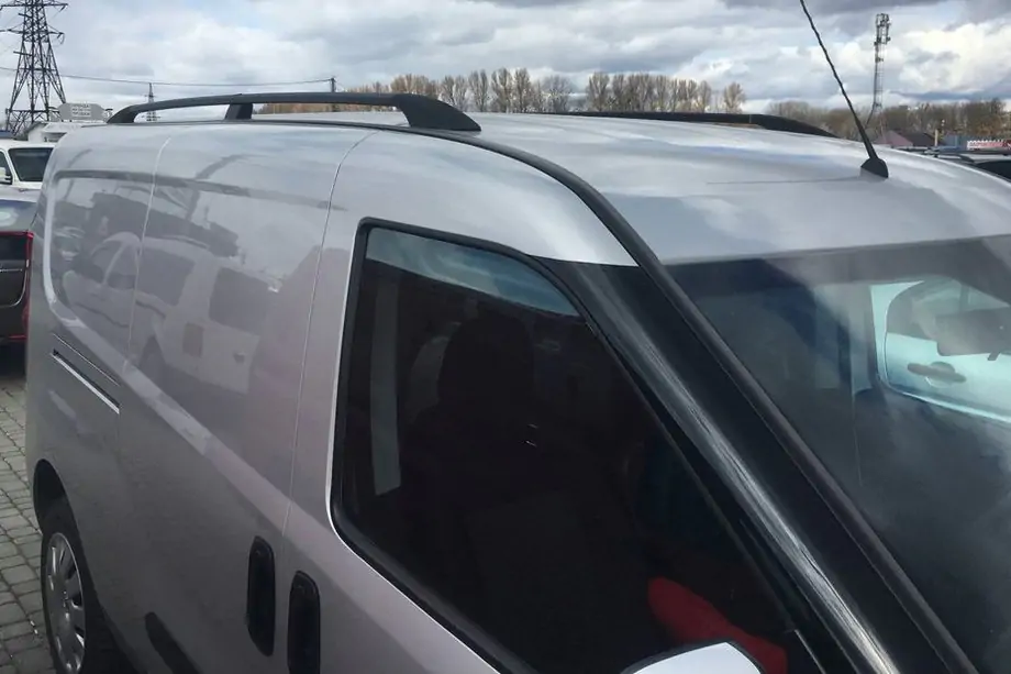 Fiat Doblo II 2010–2022 čierne strešné lyžiny Image