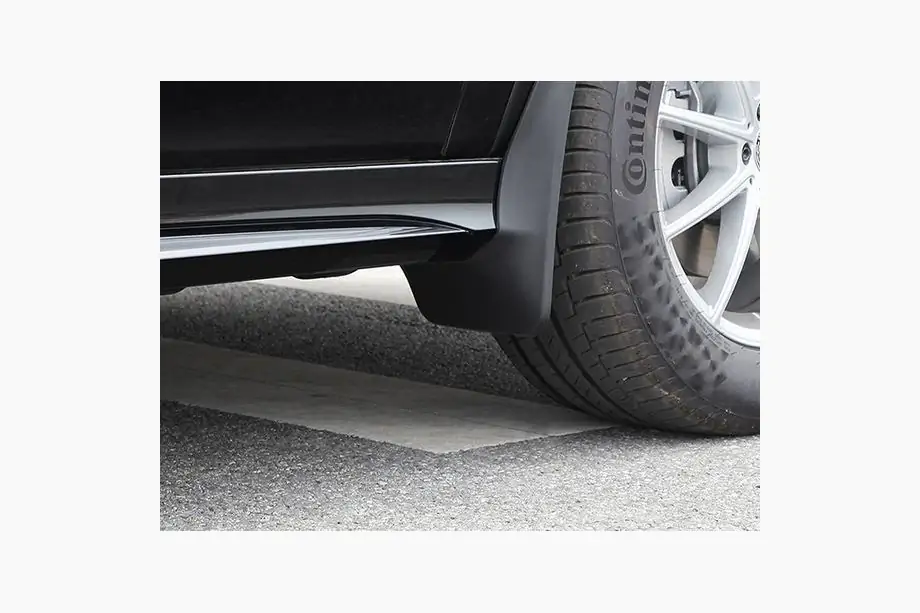 Mercedes GLE W167 2018– Lapače nečistôt Premium (lakované rozširovače blatníkov, verzia bez bočných nášľapov, 4 ks) Image