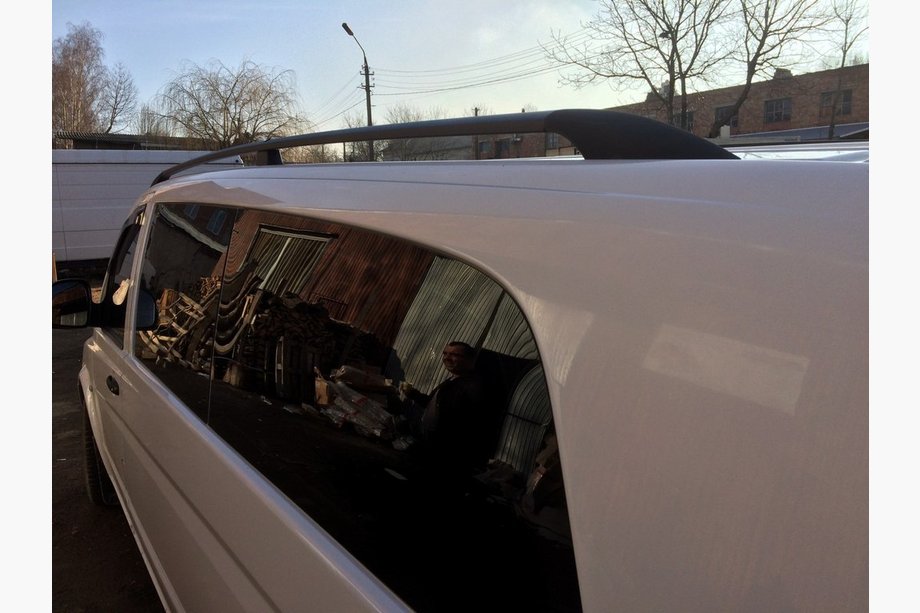 Mercedes Viano 2004–2014 Čierne strešné lyžiny ELITE (plastová pätka) Fotografia 9
