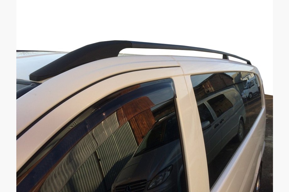 Mercedes Viano 2004–2014 Čierne strešné lyžiny DDU (plastové pätky) Image