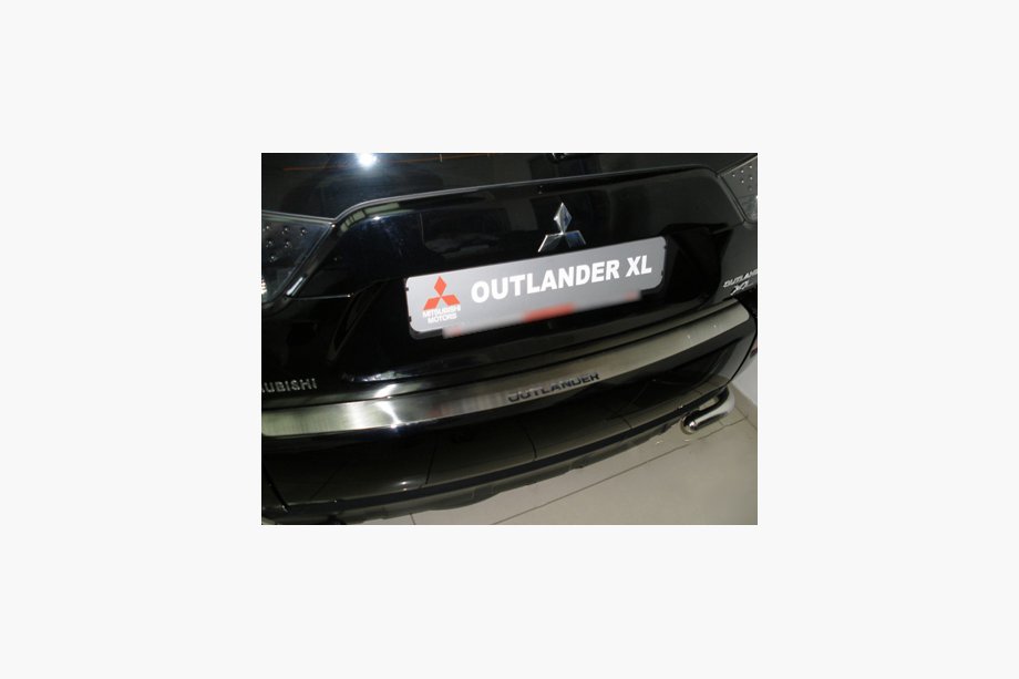 Mitsubishi Outlander 2006–2012 Nerezová lišta na zadný nárazník Nataniko Image